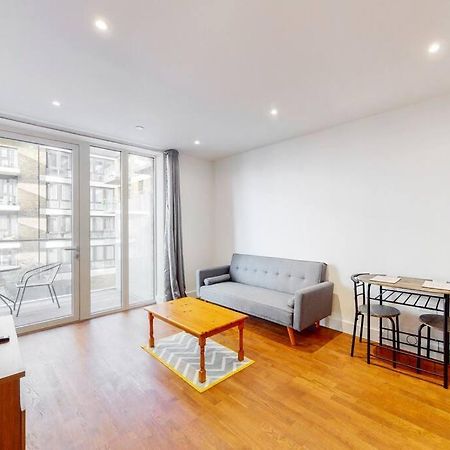Lovely 1 Bedroom In Royal Arsenal Riverside 伦敦 外观 照片